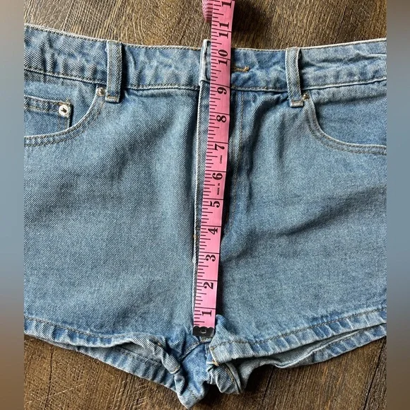 EDIKTED White Bow Pocket Jean Shorts, Size L - Picture 7 of 11